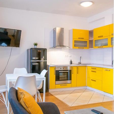 Yellow Apartment Ostrawa Zewnętrze zdjęcie
