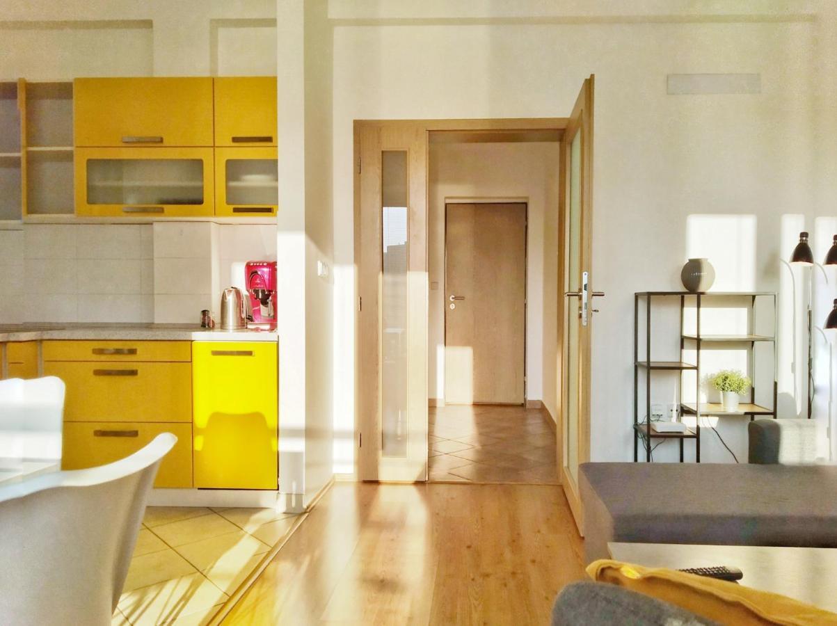 Yellow Apartment Ostrawa Zewnętrze zdjęcie