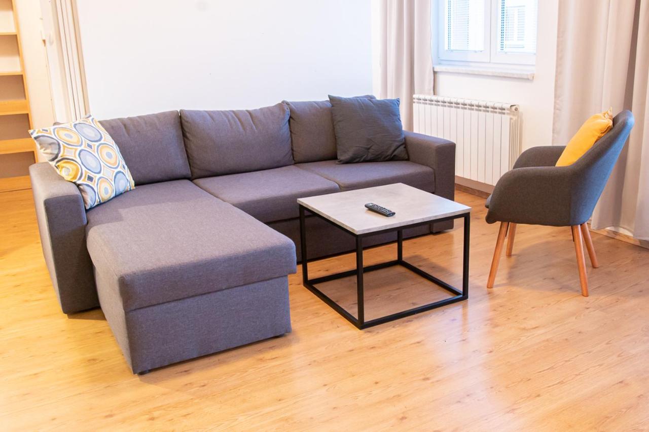 Yellow Apartment Ostrawa Zewnętrze zdjęcie