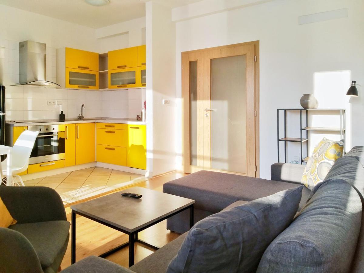Yellow Apartment Ostrawa Zewnętrze zdjęcie