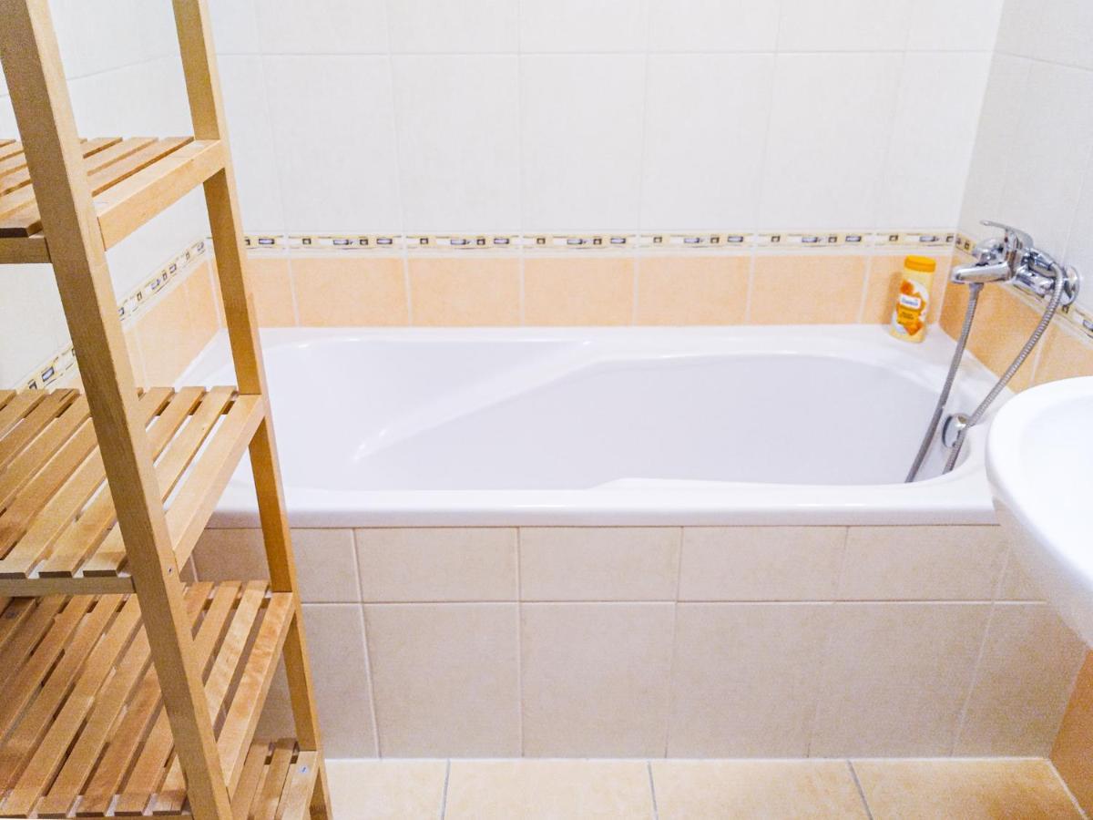 Yellow Apartment Ostrawa Zewnętrze zdjęcie