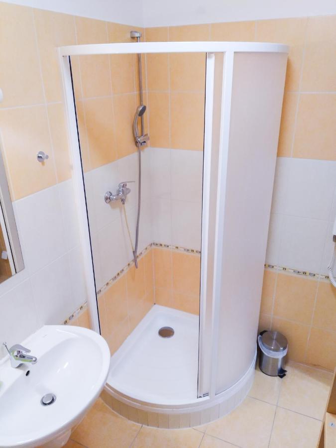 Yellow Apartment Ostrawa Zewnętrze zdjęcie