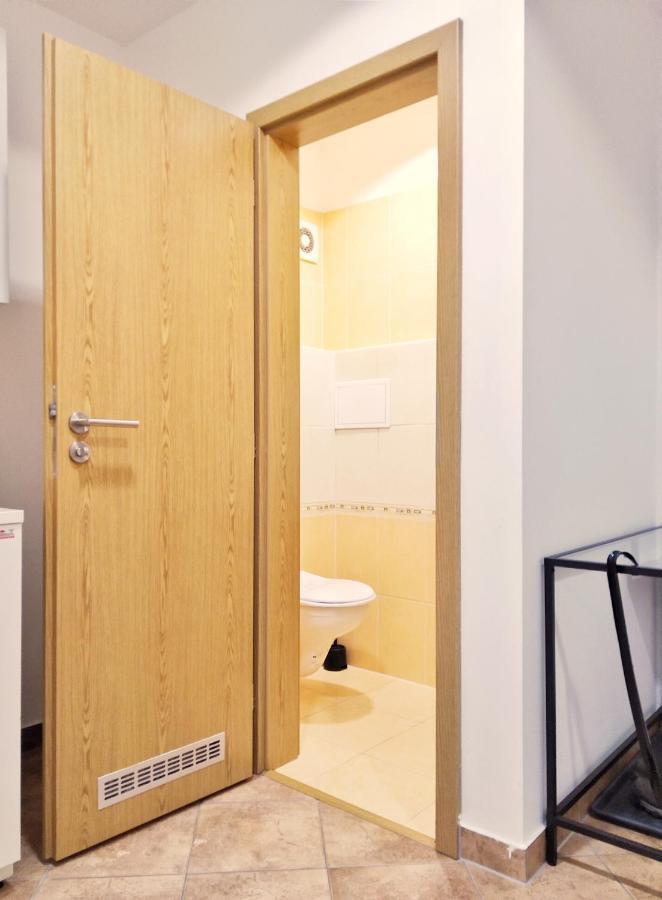 Yellow Apartment Ostrawa Zewnętrze zdjęcie