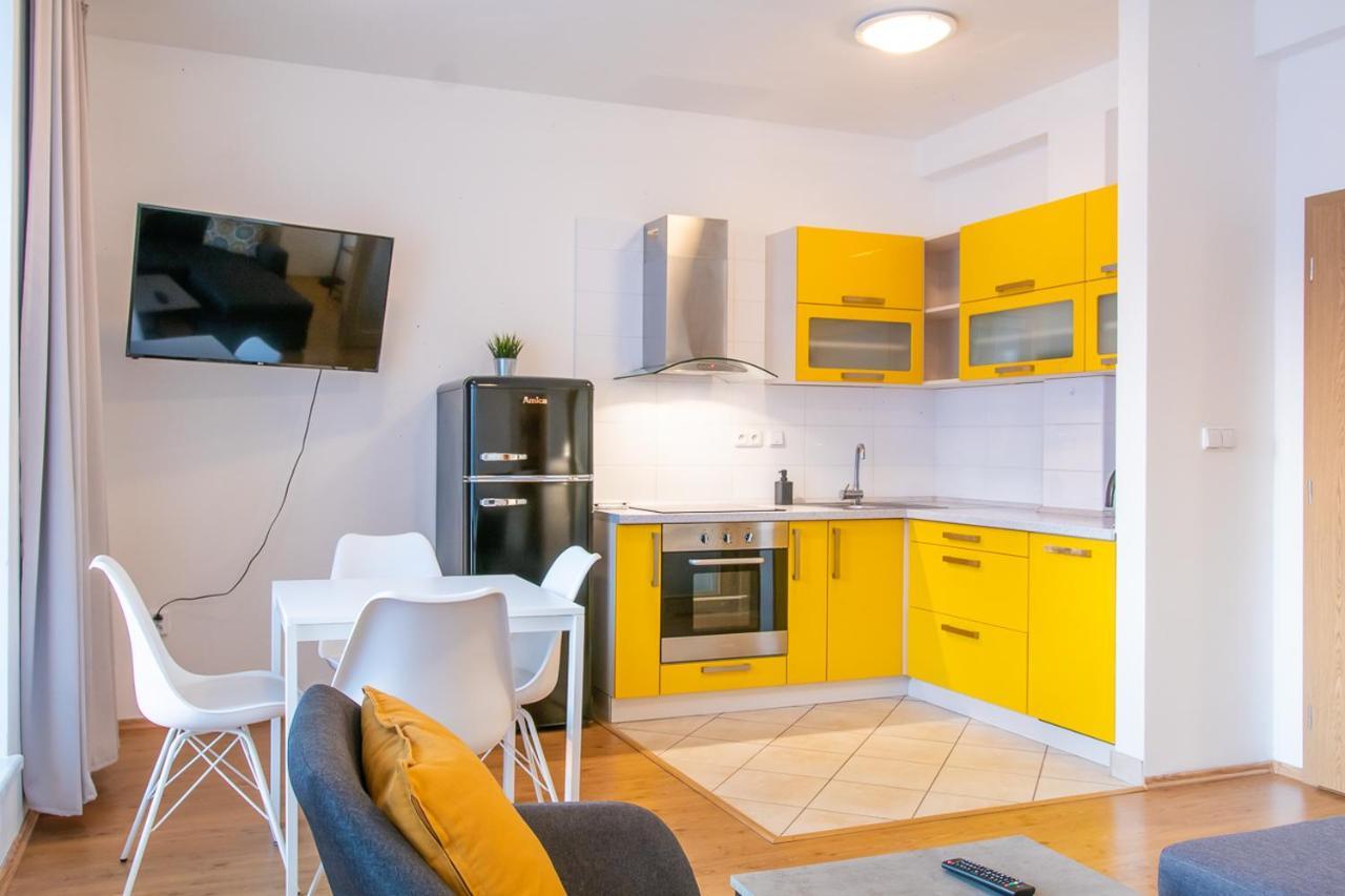 Yellow Apartment Ostrawa Zewnętrze zdjęcie