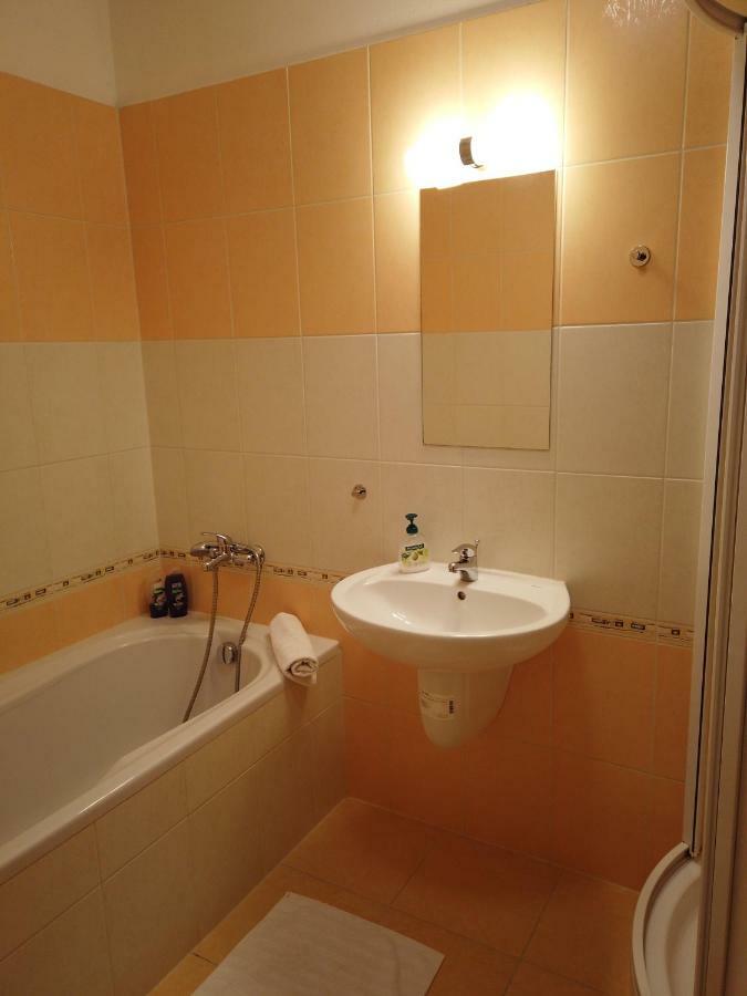 Yellow Apartment Ostrawa Zewnętrze zdjęcie